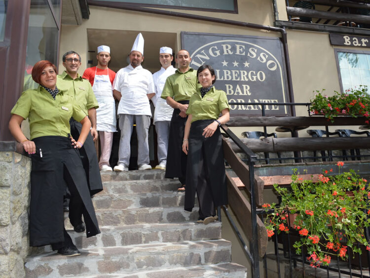Chef e staff dell'Albergo Sella